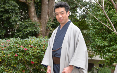 着物を着ている男性の写真